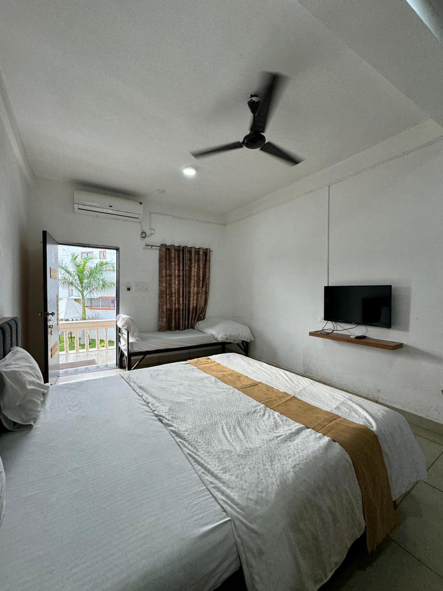 Vasant Vihar Resort Kevadia Esterno foto